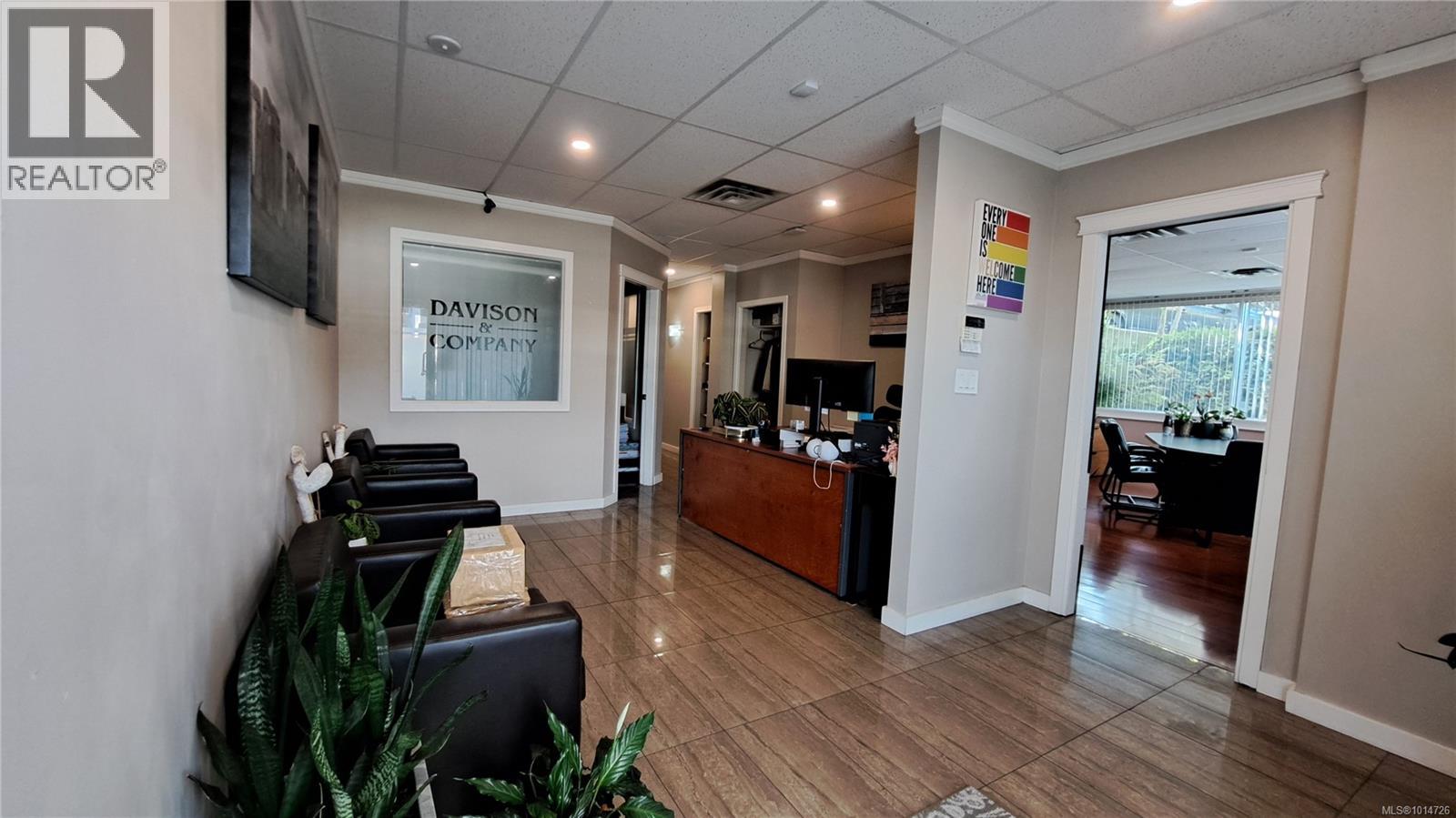 101 1625 Oak Bay Ave