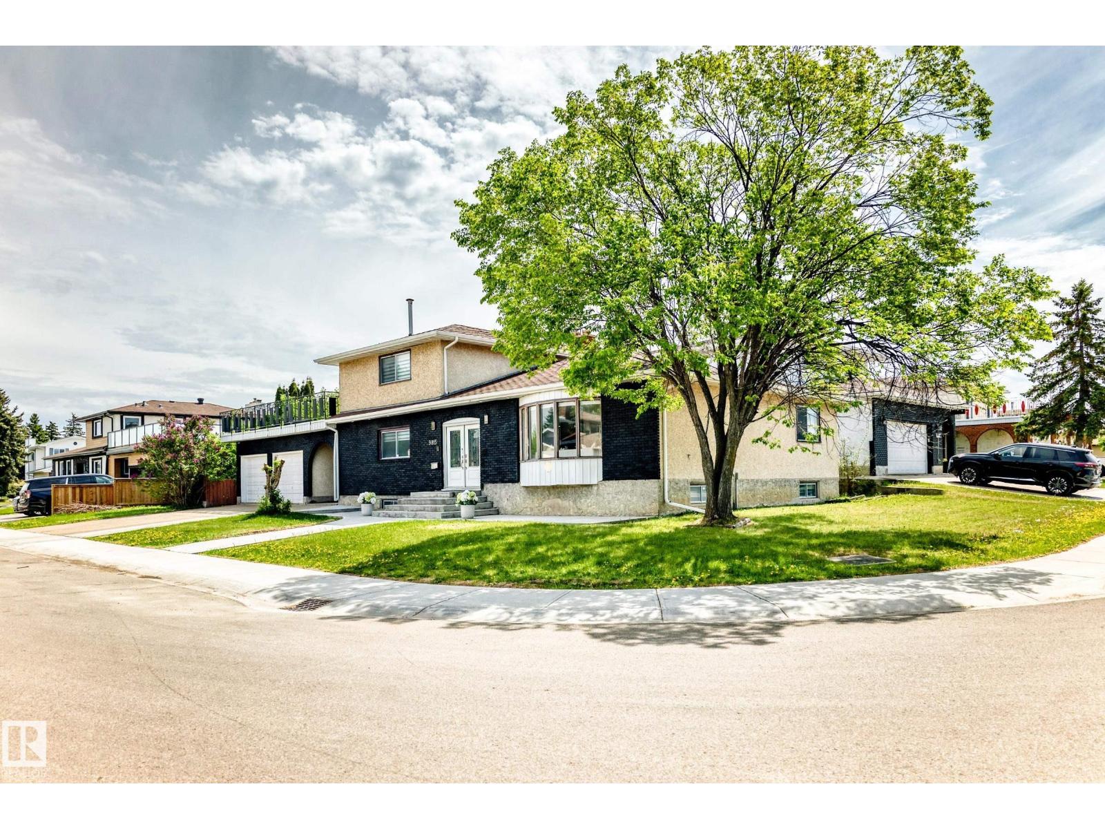 9815 159 AV NW