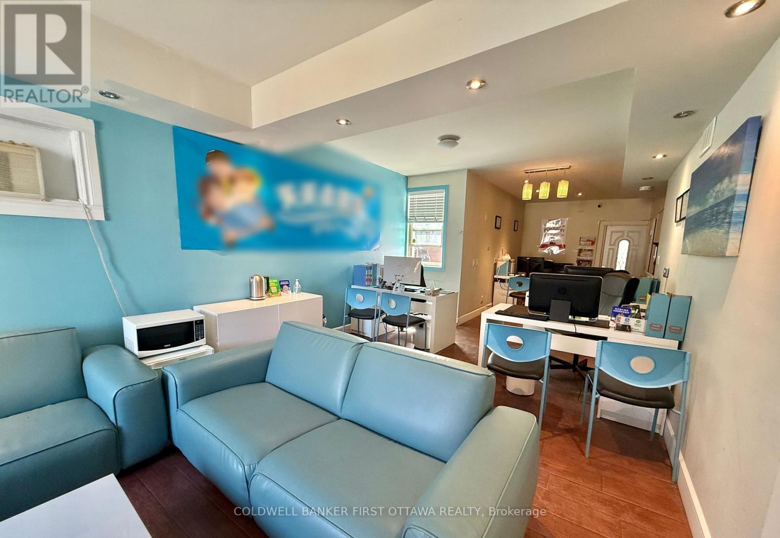 880 SOMERSET STREET W