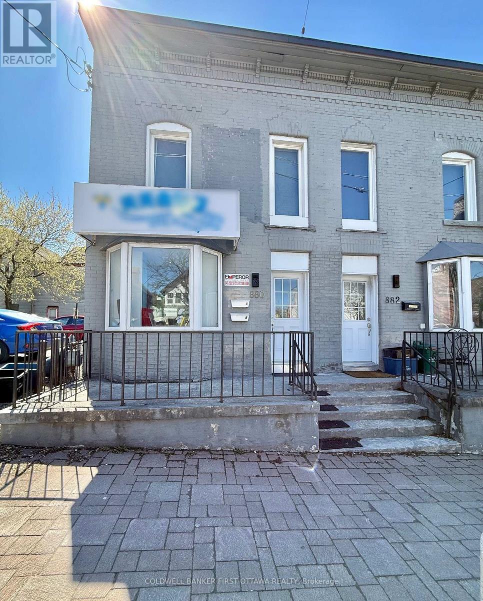880 SOMERSET STREET W
