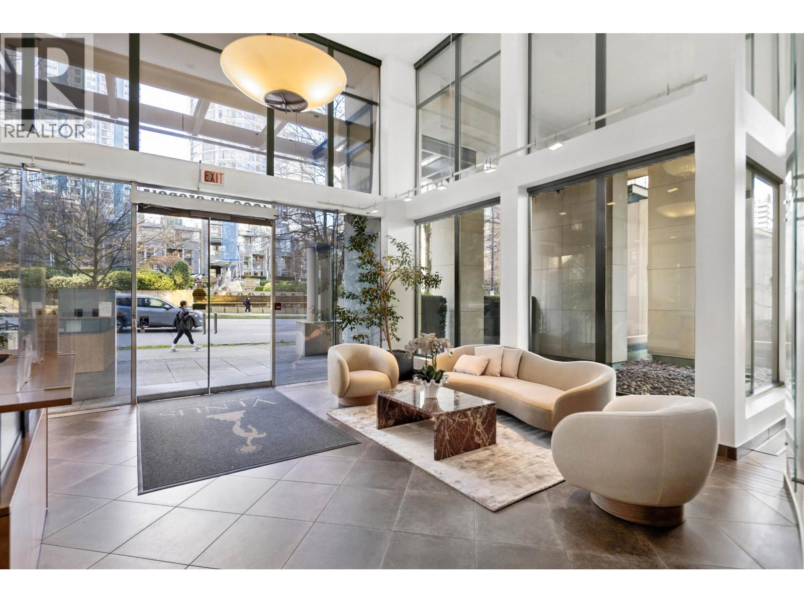 1605 1239 W GEORGIA STREET