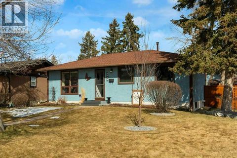 7304 35 Avenue NW Calgary AB T3B1T3