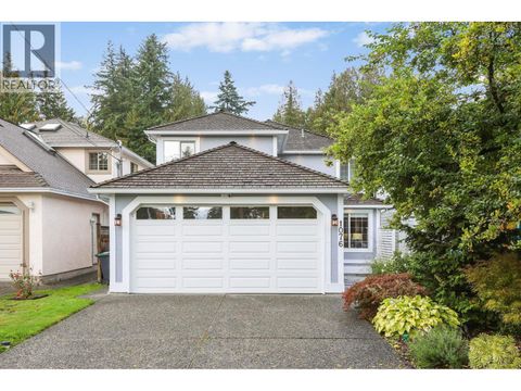 1076 CLEMENTS AVENUE North Vancouver BC V7R2L4