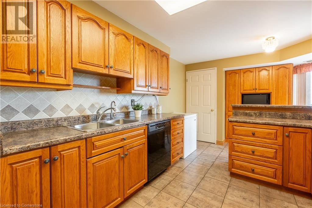 265 WESTCOURT Place Unit# 907