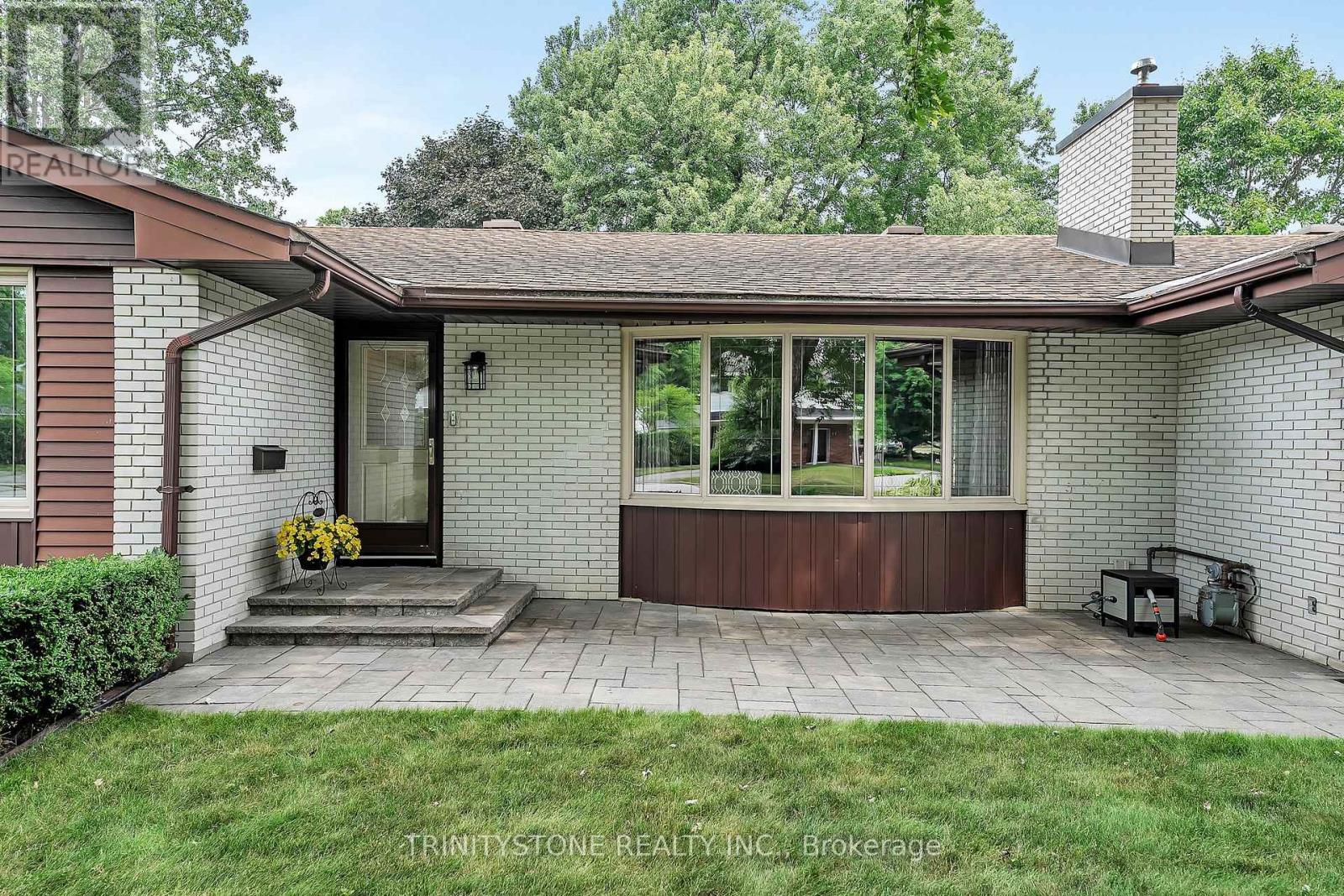 23 MOHAWK CRESCENT