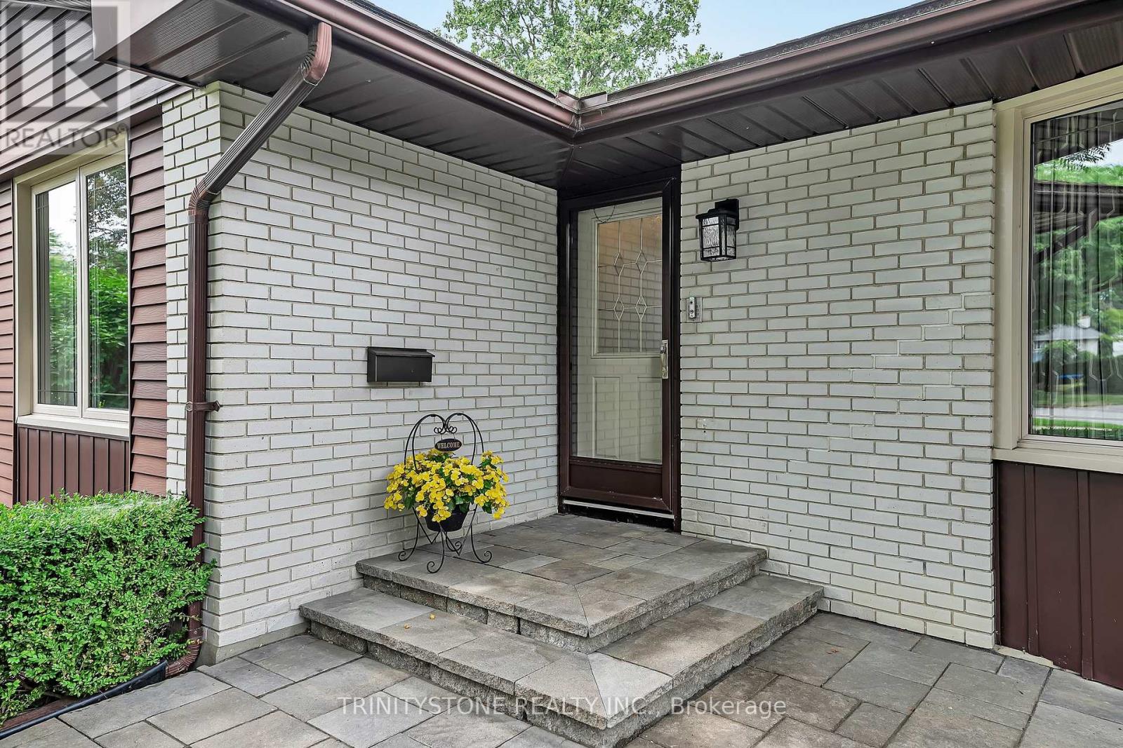 23 MOHAWK CRESCENT