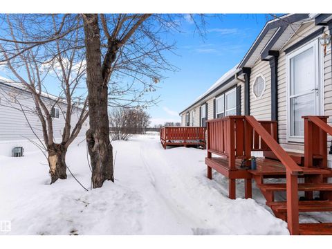 3225 Lakewood CL NW NW Edmonton AB T5S2R8