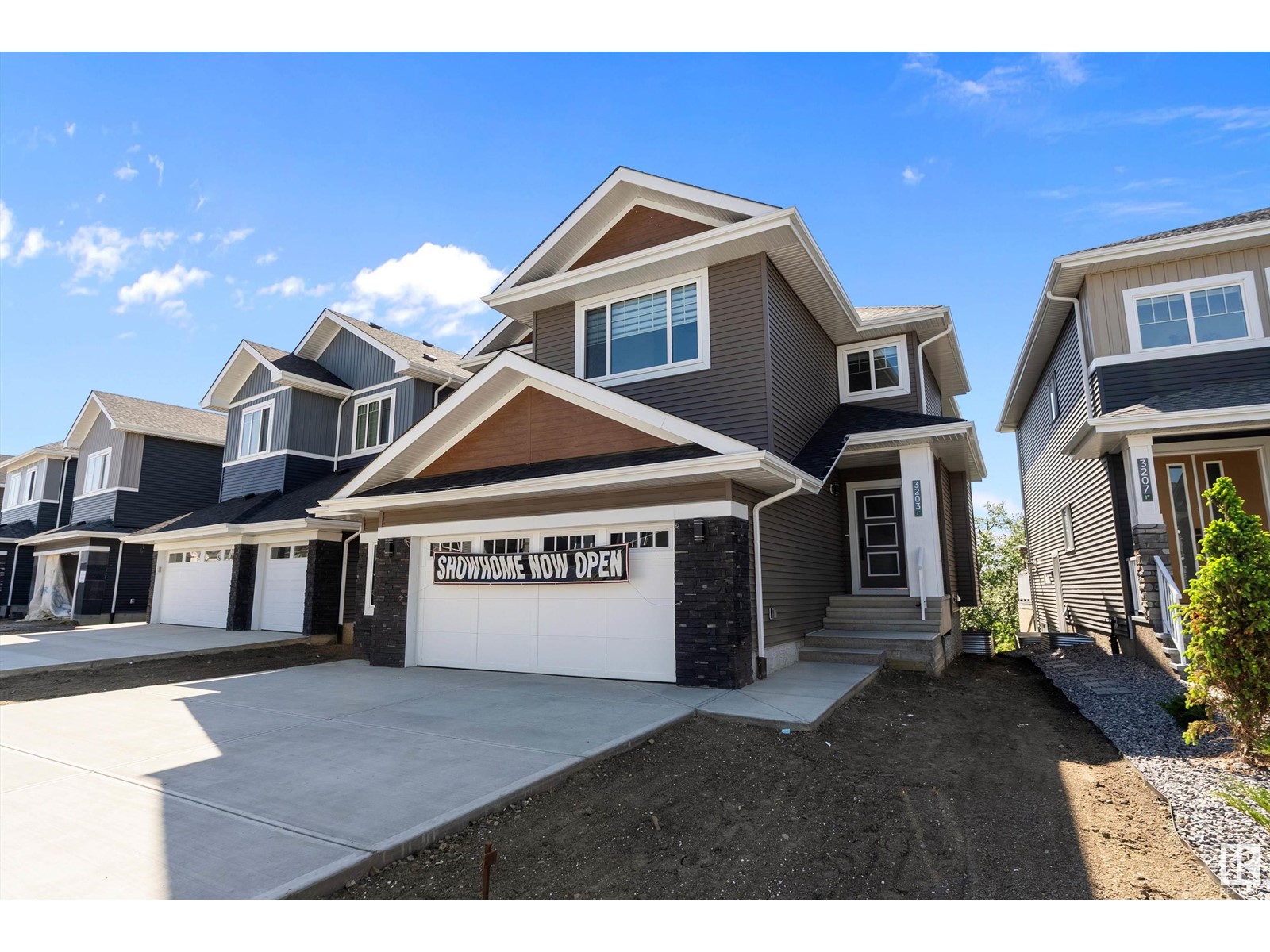 3203 158 ST SW