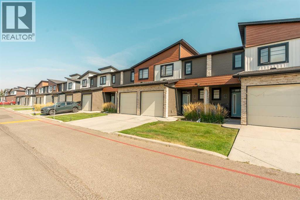 4, 414 Highlands Boulevard W