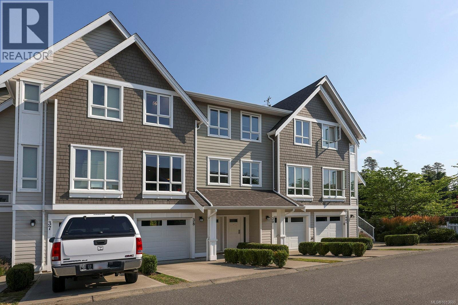 38 700 Lancaster Way