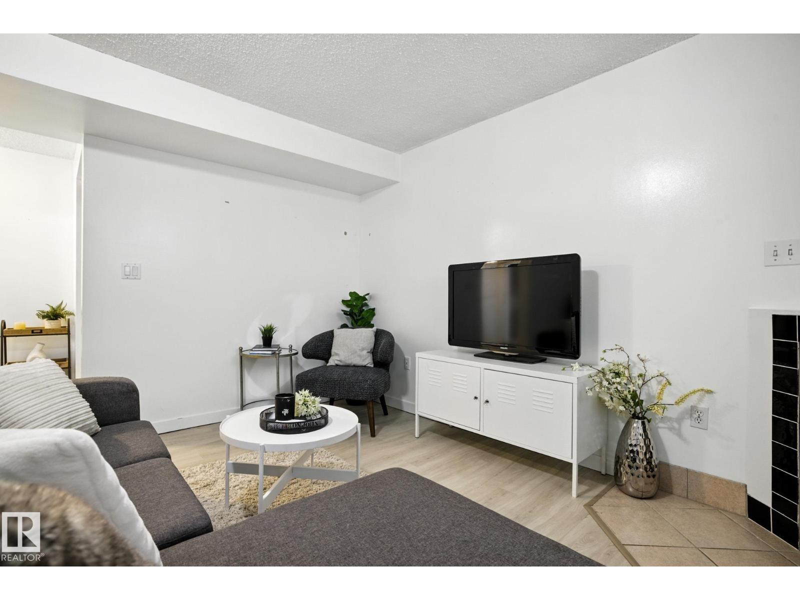 11112/11116 116 ST NW