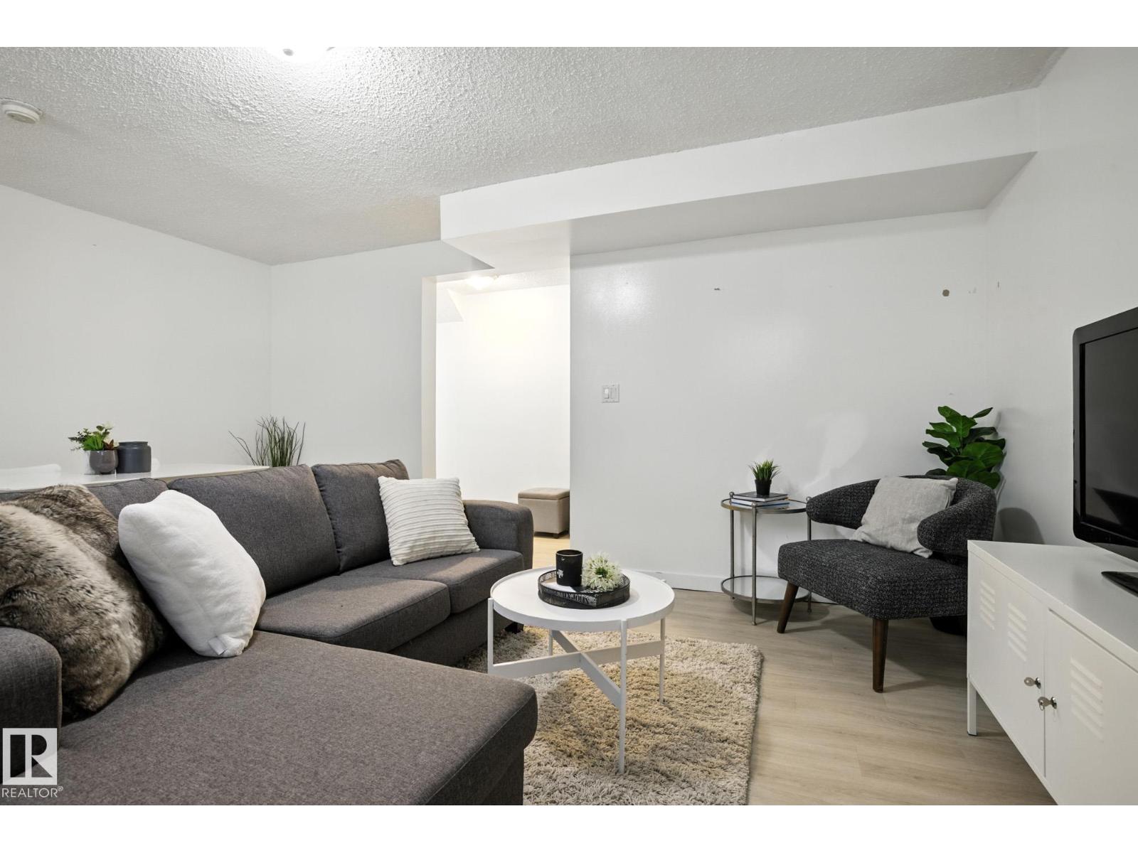 11112/11116 116 ST NW