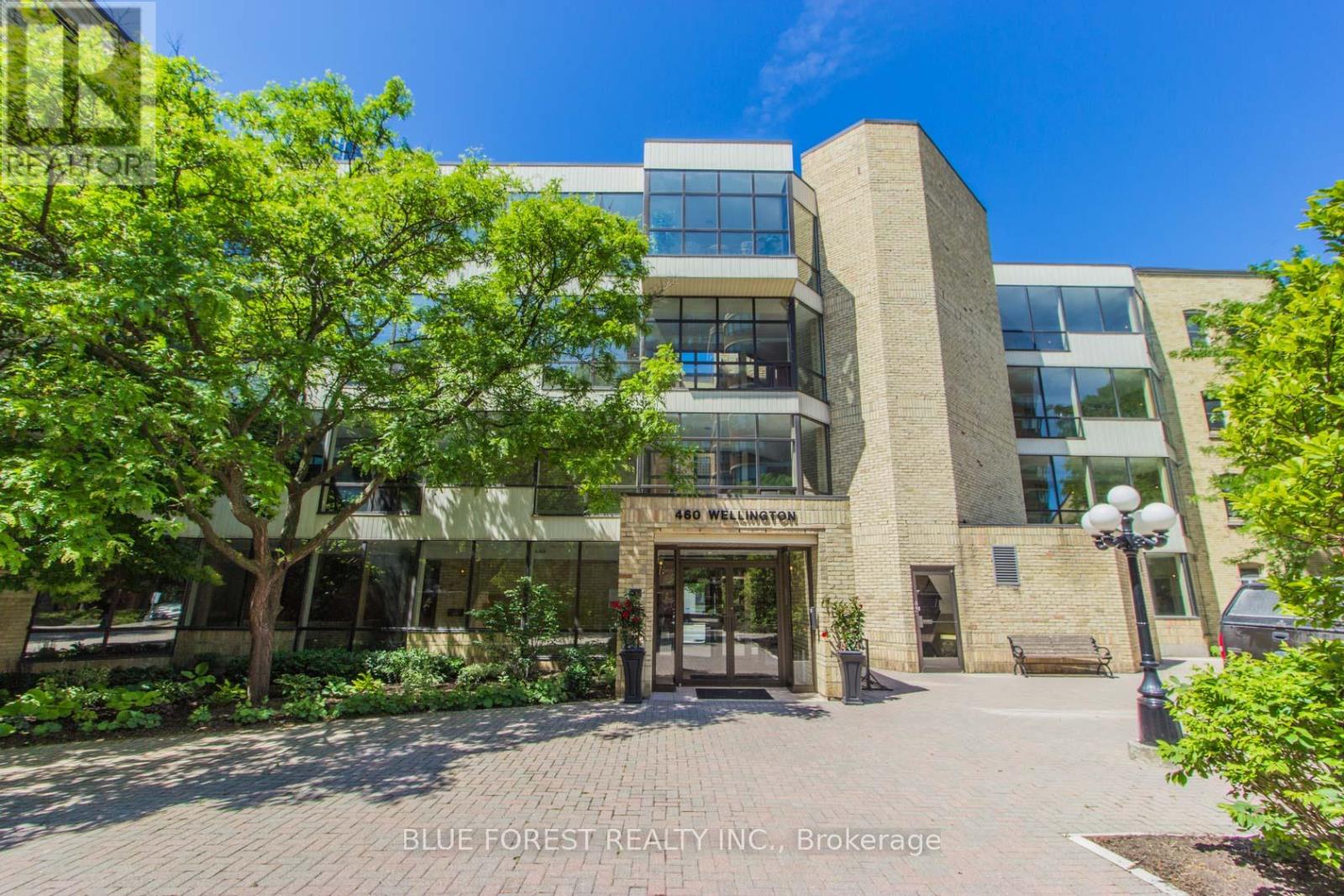 102 - 460 WELLINGTON STREET