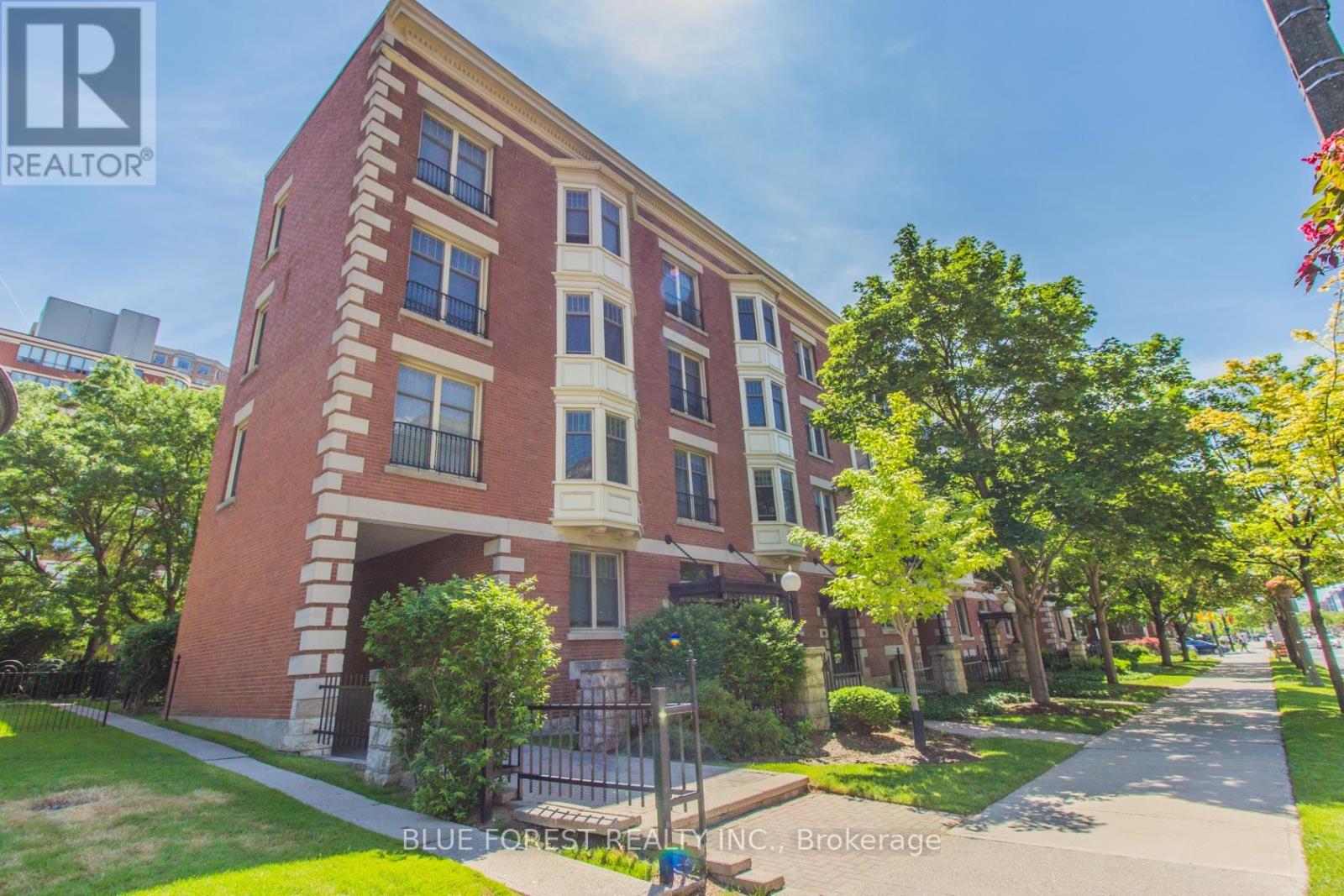 102 - 460 WELLINGTON STREET