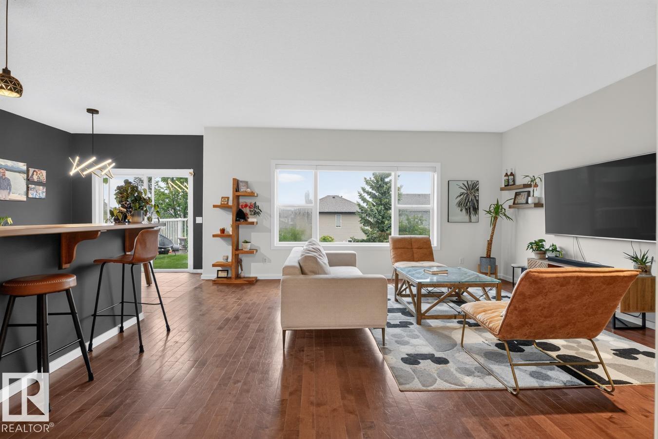 82 CARLYLE CR