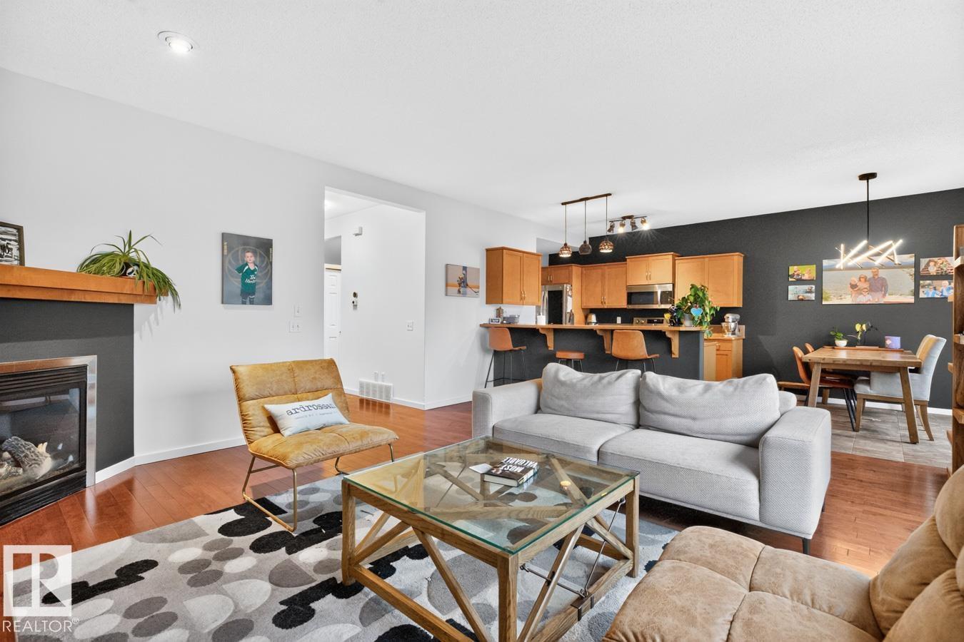 82 CARLYLE CR