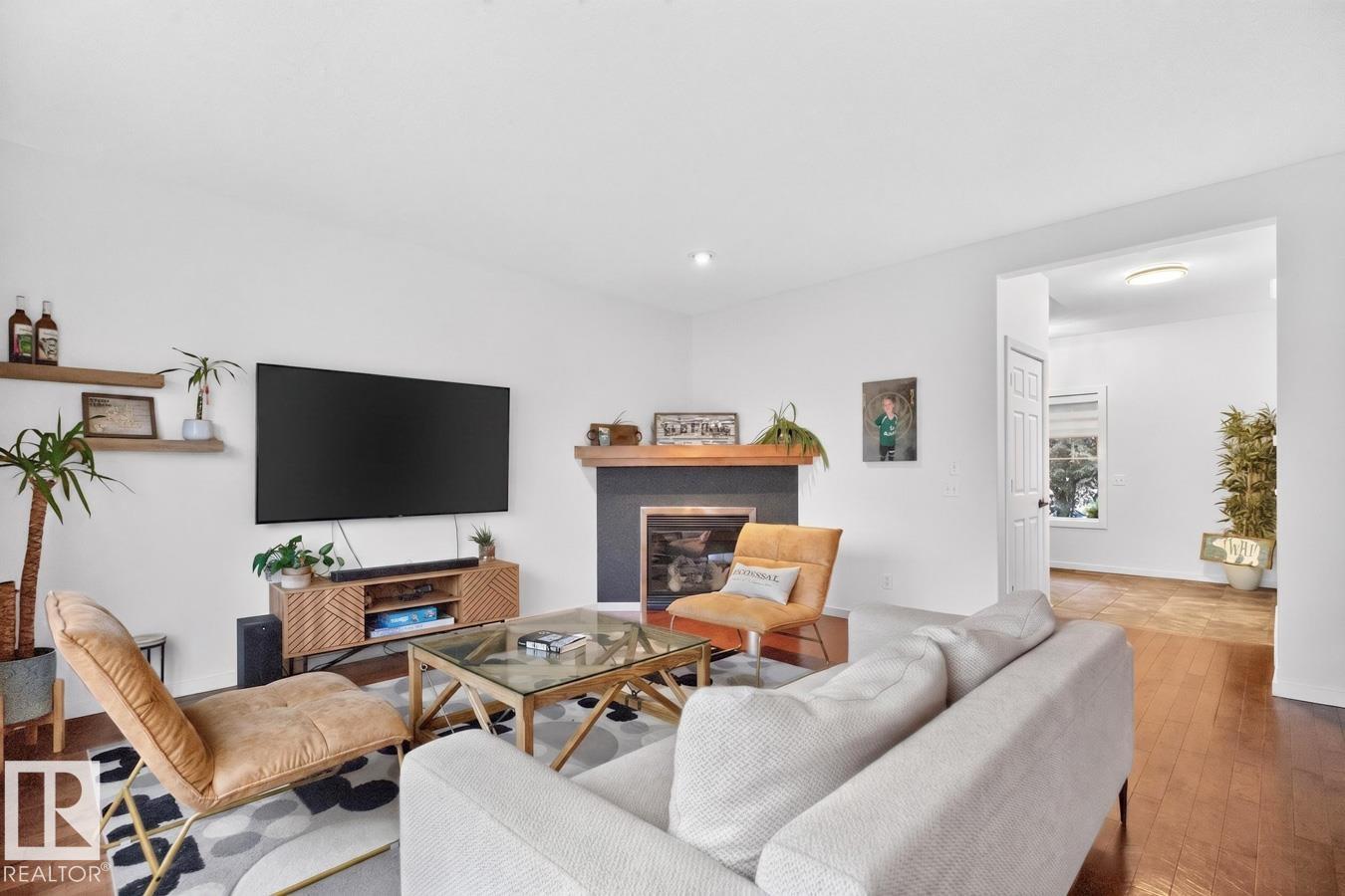 82 CARLYLE CR