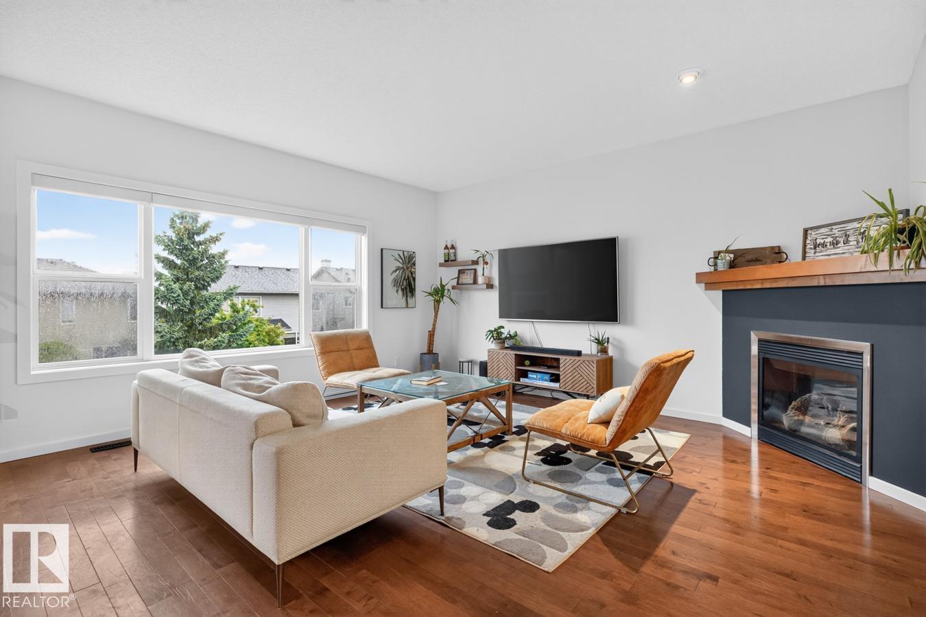 82 CARLYLE CR