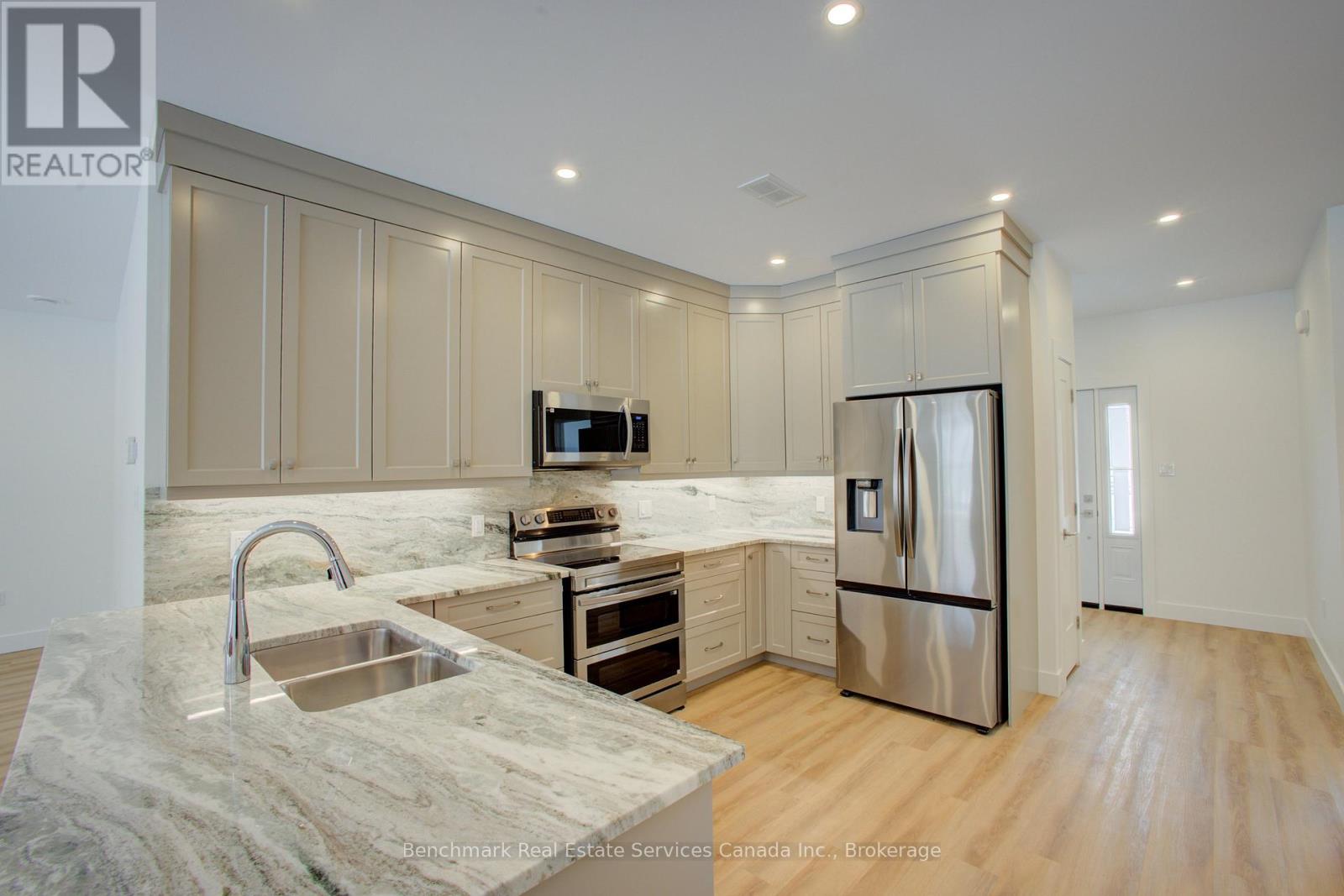 32 - 1182 QUEEN STREET