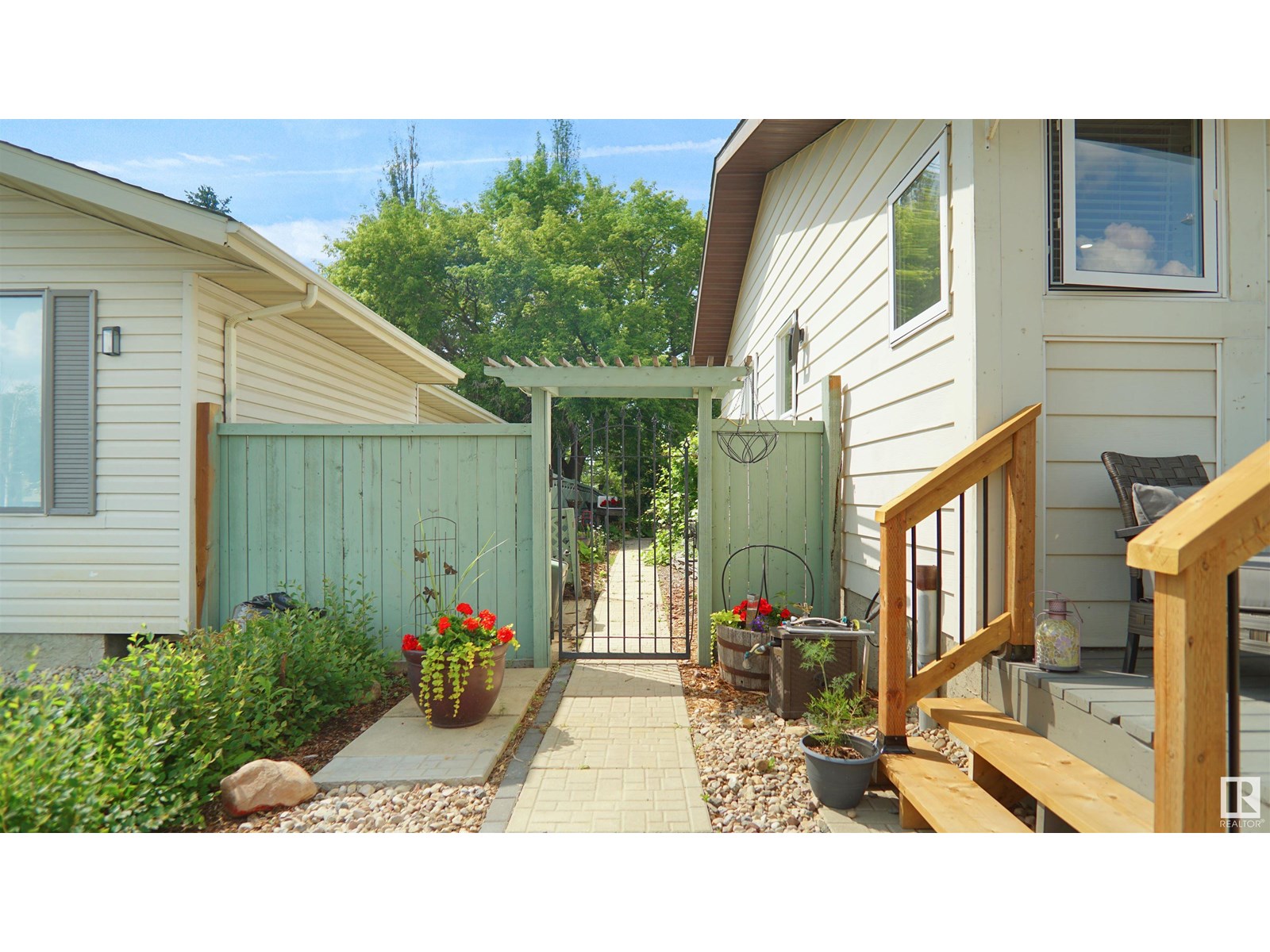 1228 65 ST NW