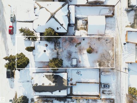 9232 154 ST NW Edmonton AB T5R1T5