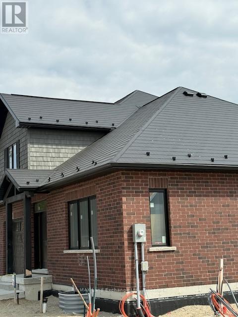 UNIT 4 - 8 GOLF LINKS ROAD
