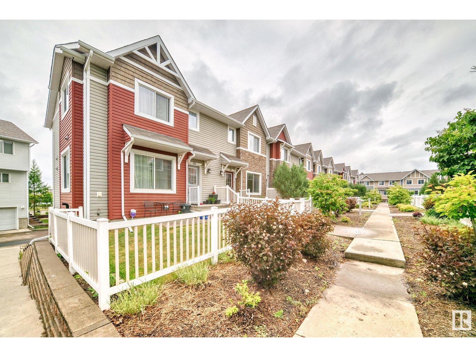 #120 655 TAMARACK RD NW