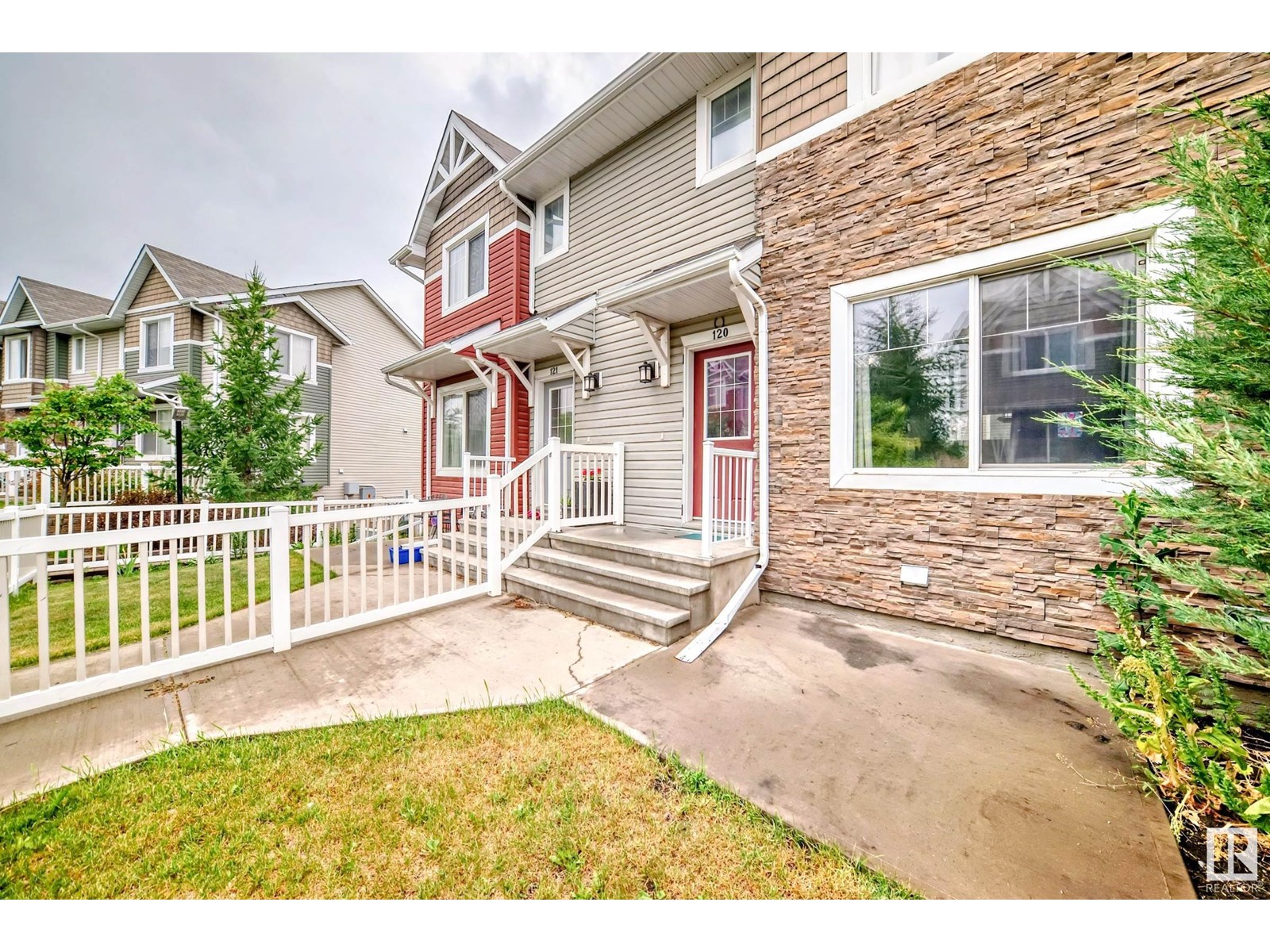 #120 655 TAMARACK RD NW