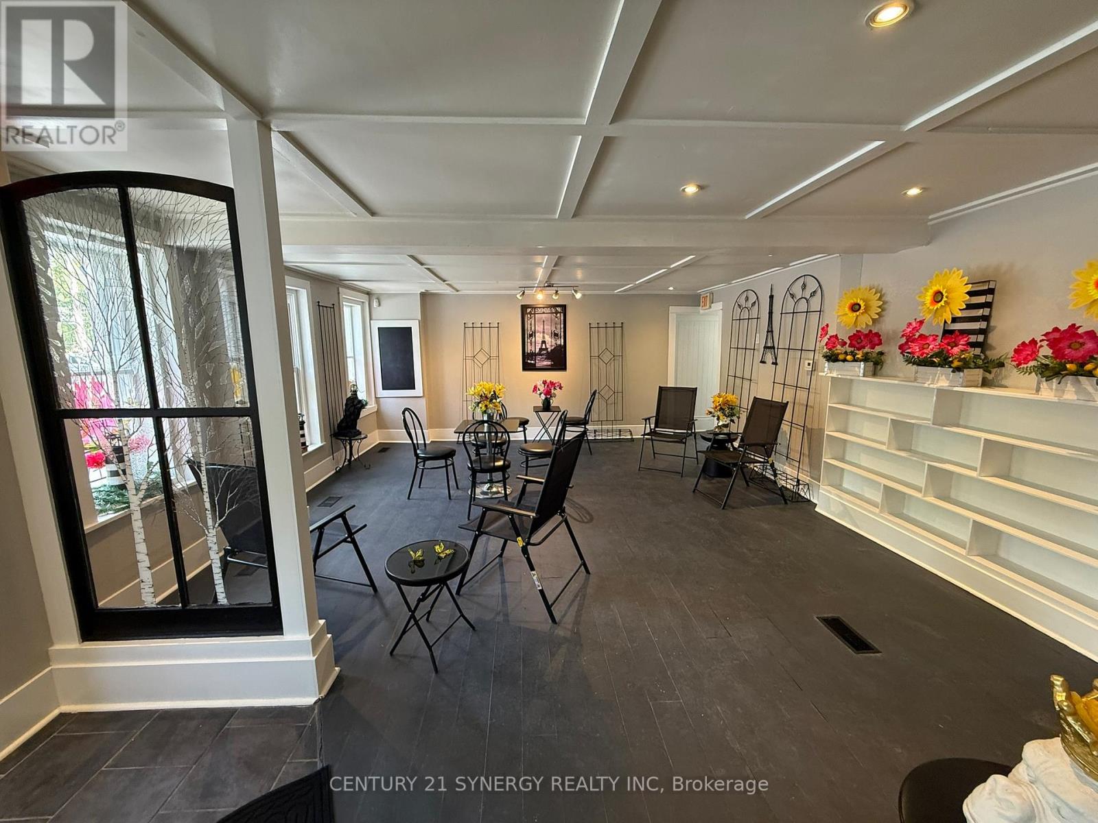 106 MAIN STREET W