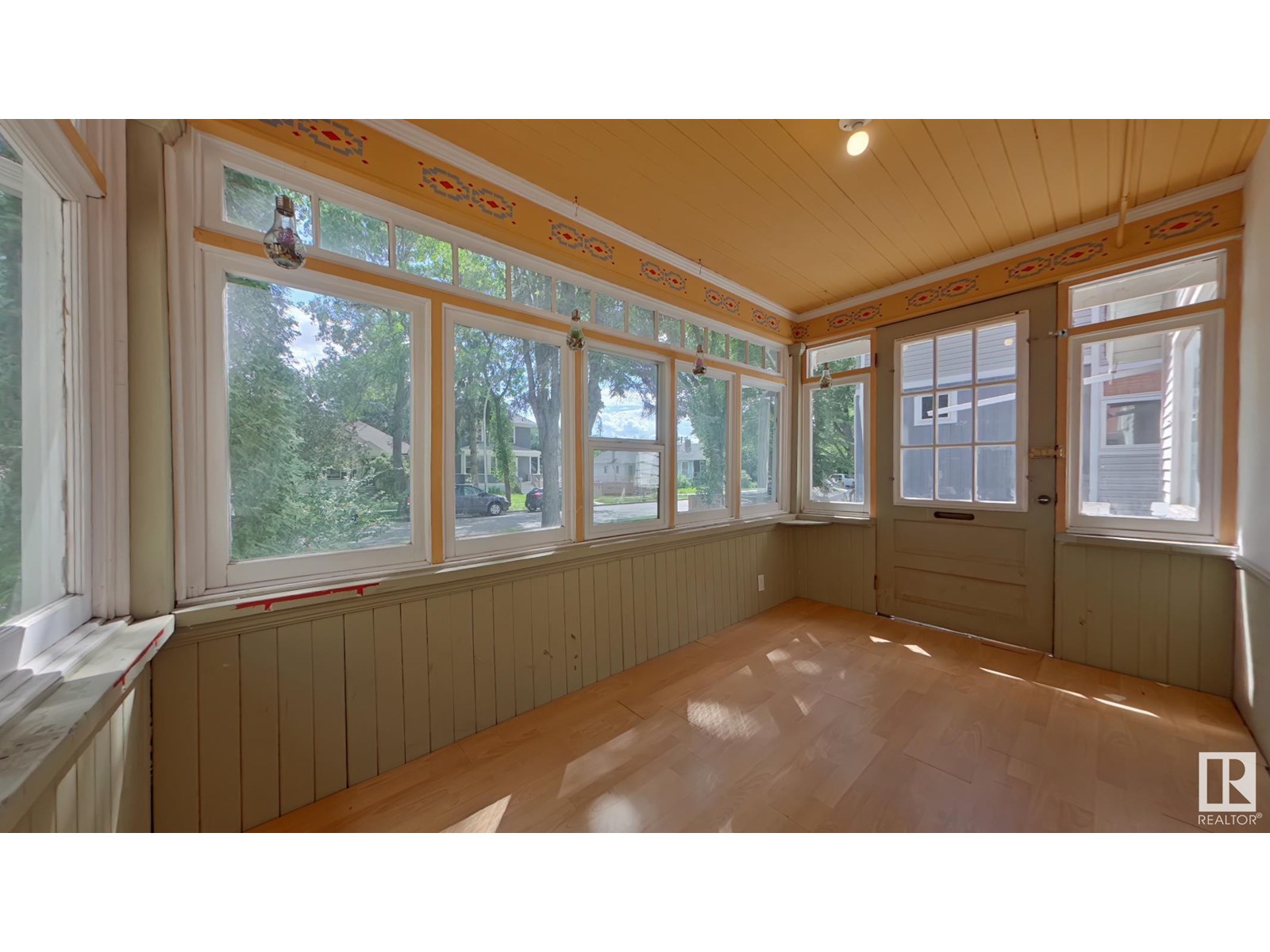 10818 84 AV NW