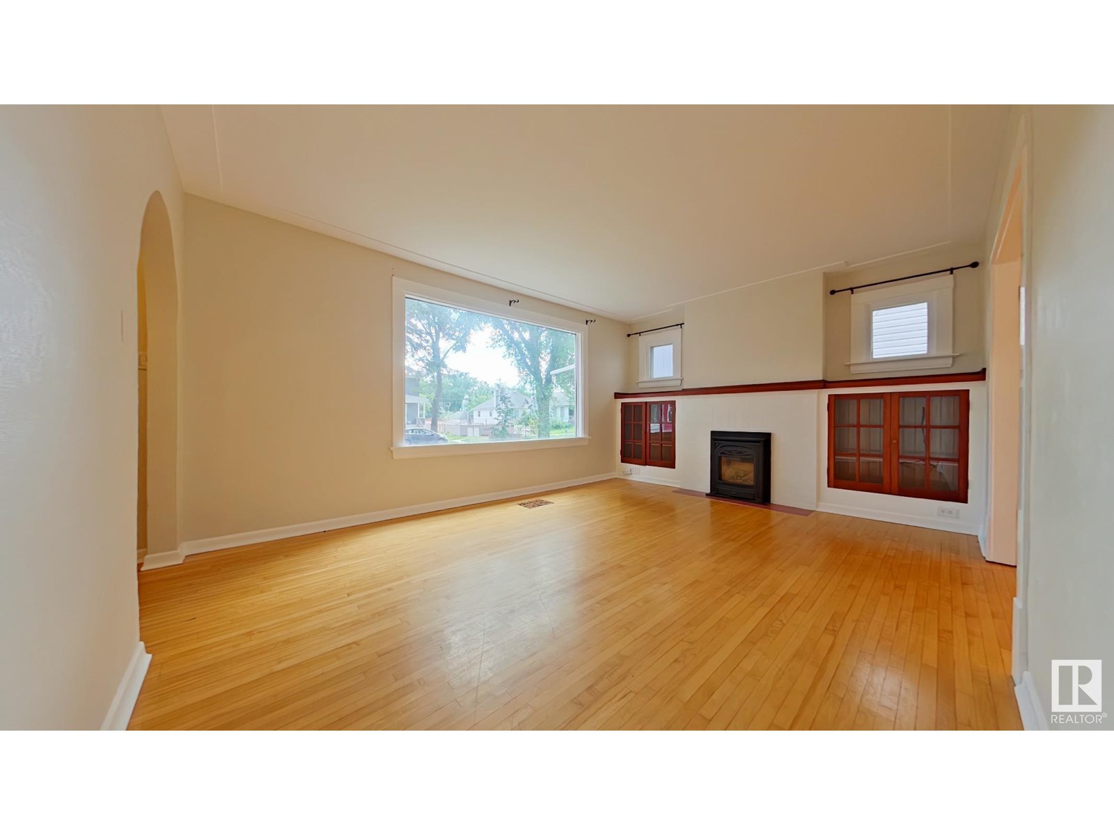 10818 84 AV NW