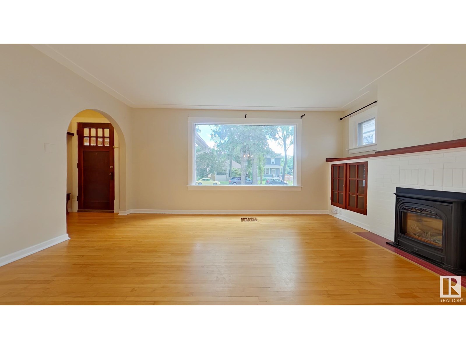 10818 84 AV NW