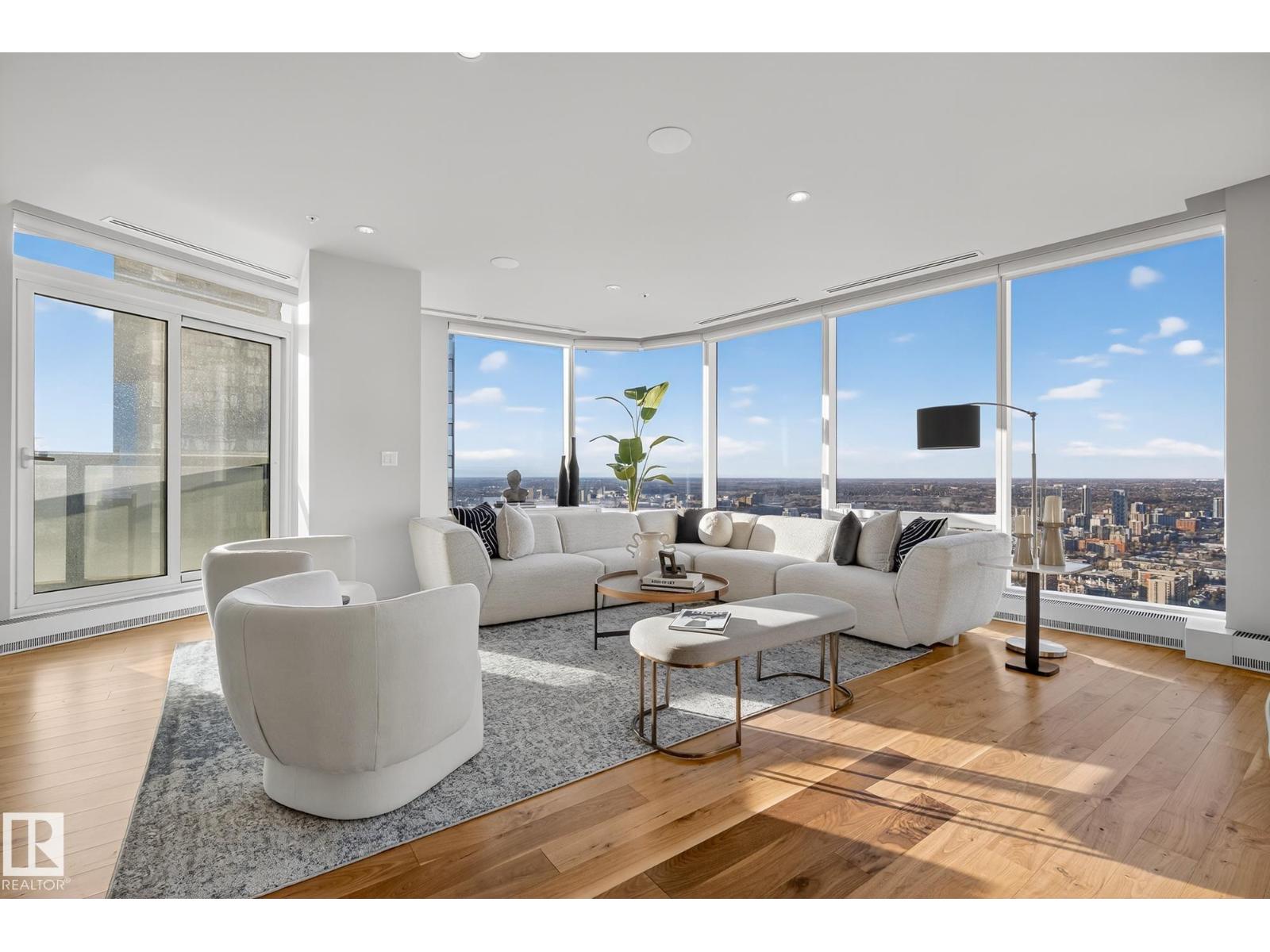 #4704 10360 102 ST NW