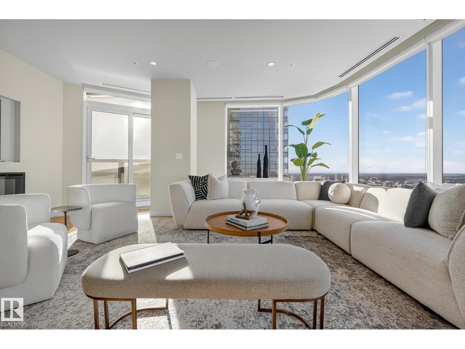 #4704 10360 102 ST NW