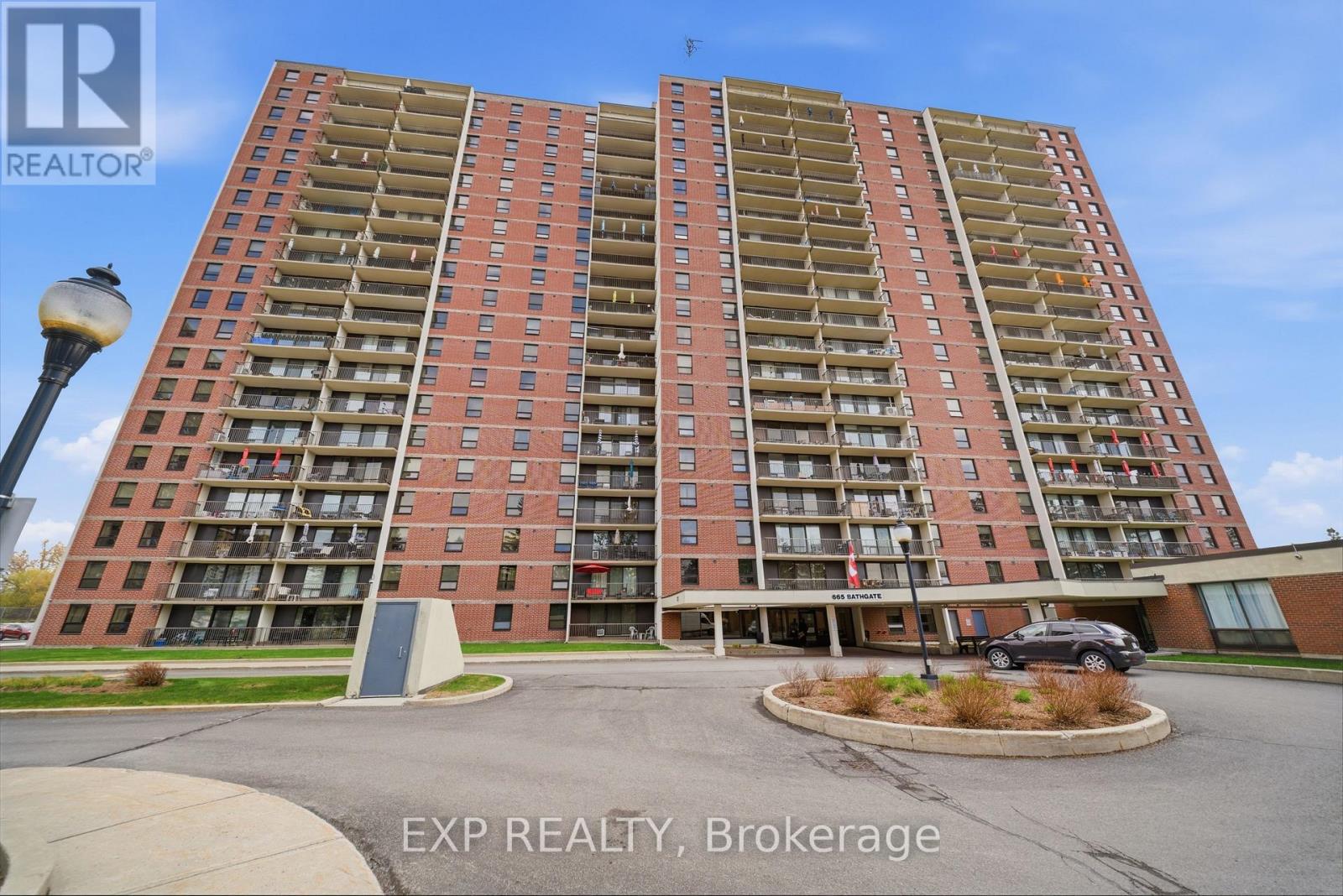 Photo 1 of 34 — 1004 - 665 BATHGATE DRIVE Unit 1004, Ottawa, ON K1K3Y4