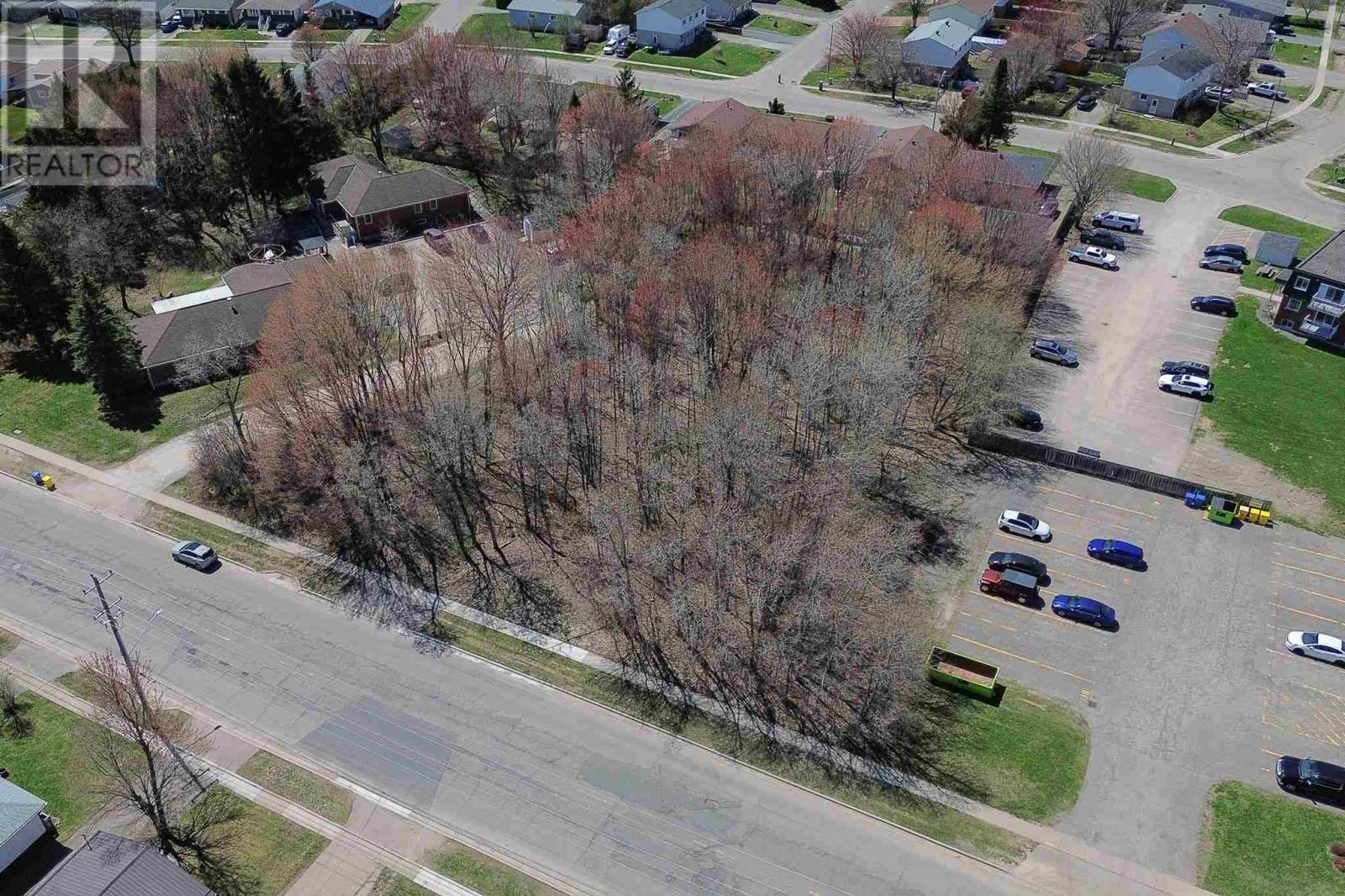 Photo 1 of 10 — 511 Boundary RD, Sault Ste. Marie, ON P6A5Z2