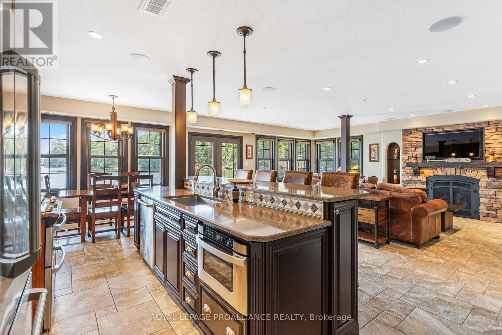 270 SPENCE LANE