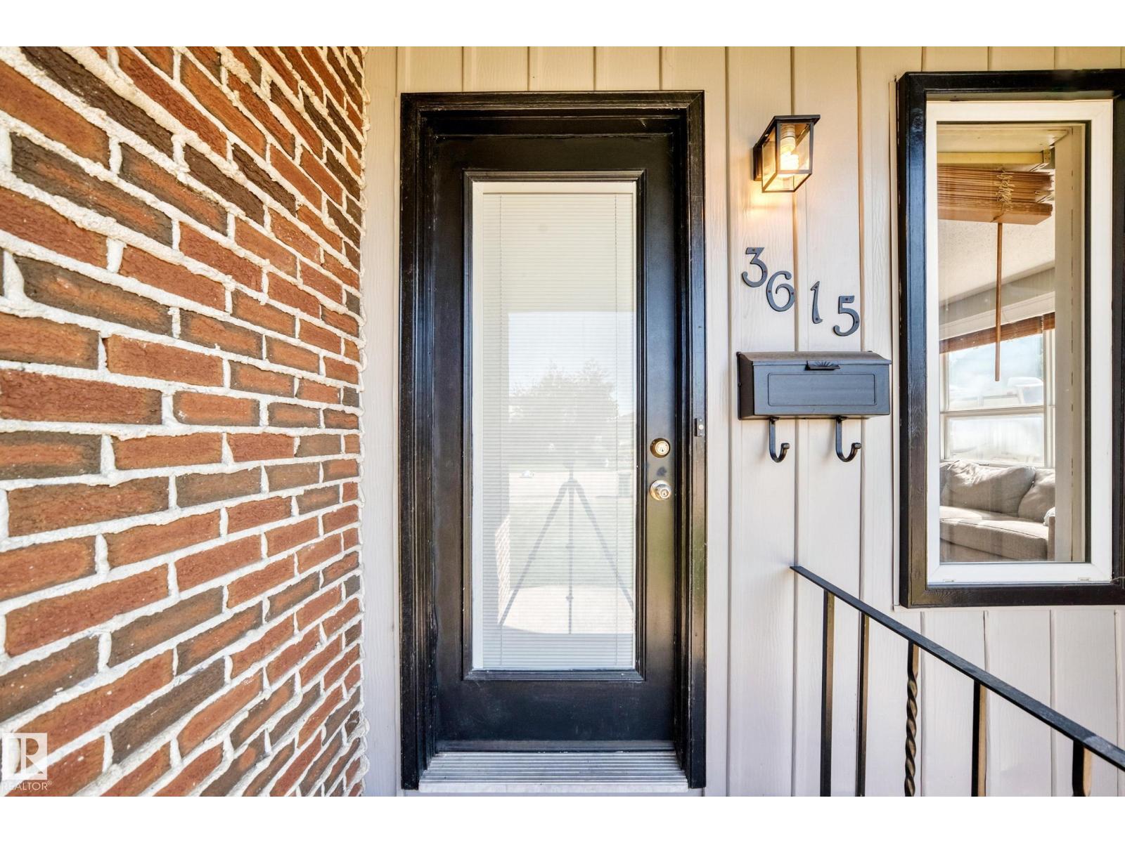 3615 10 AV NW