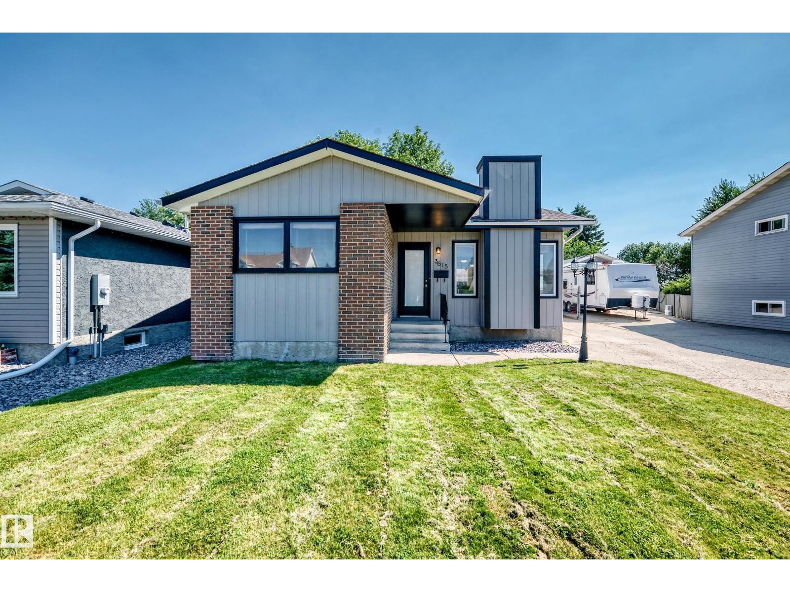 3615 10 AV NW