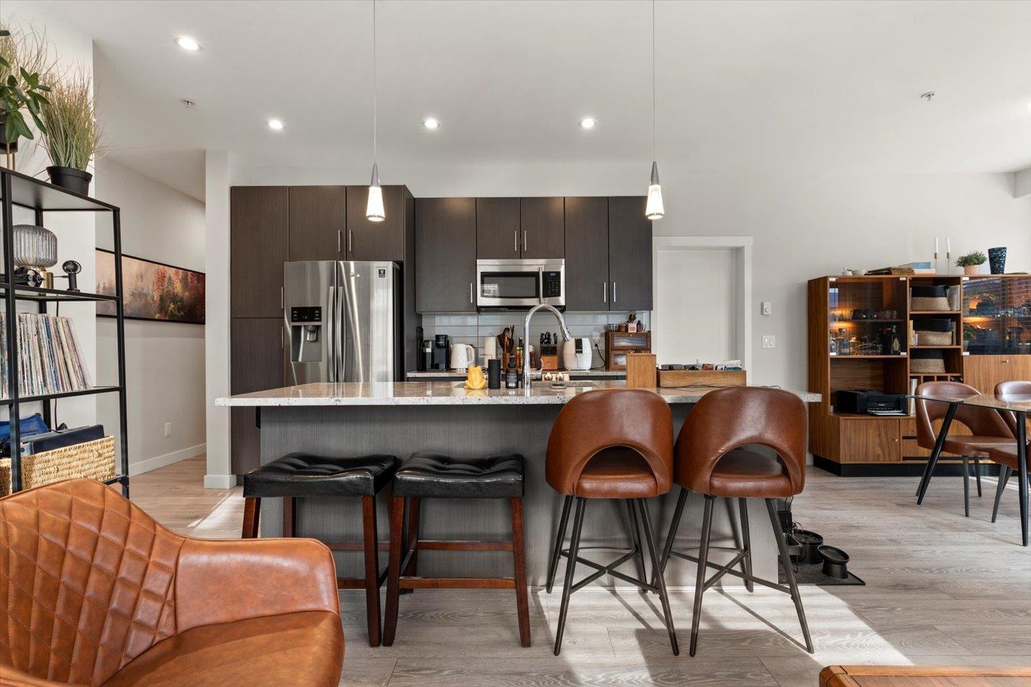 205 45562 AIRPORT ROAD|Chilliwack Proper South