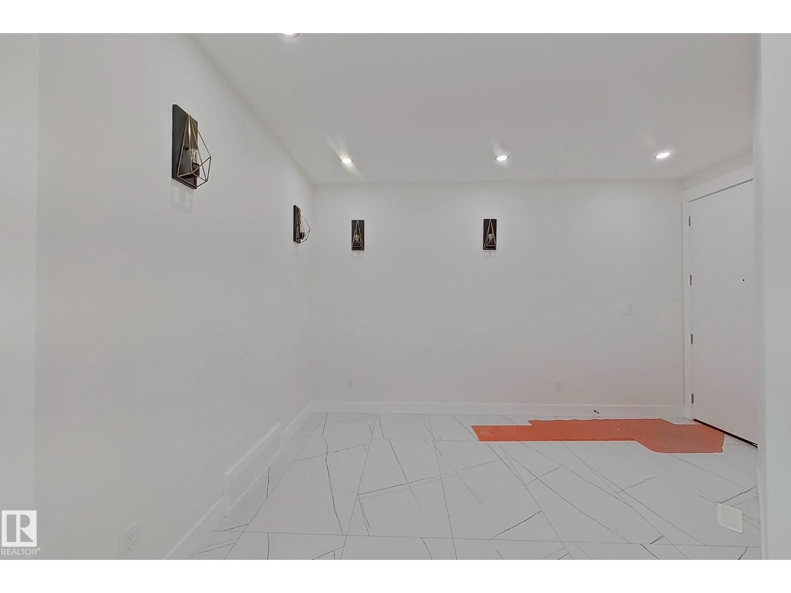 1738 62 AV NE