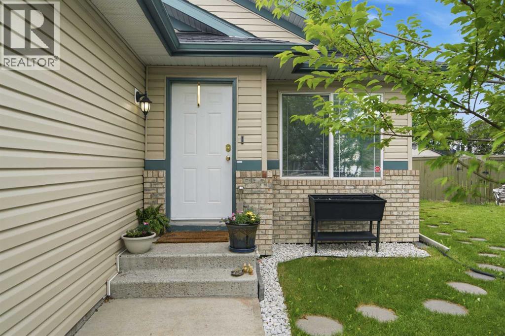 109 Canoe Square SW