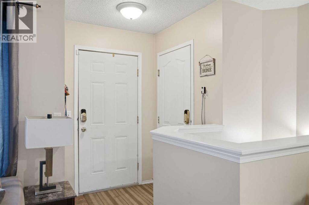 109 Canoe Square SW
