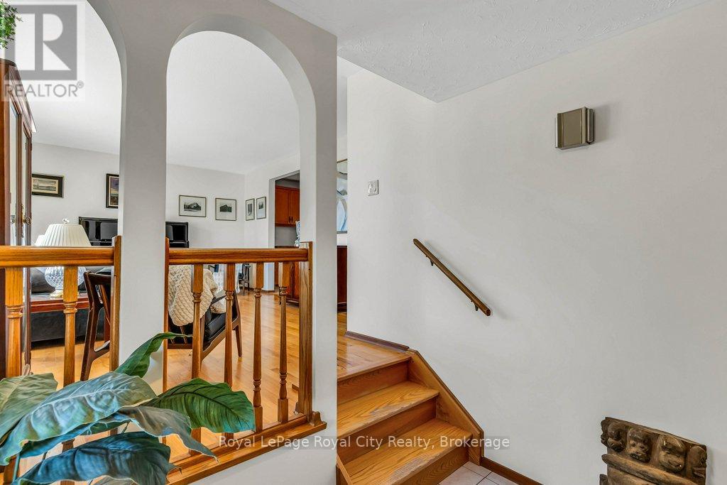 40 KEATS CRESCENT