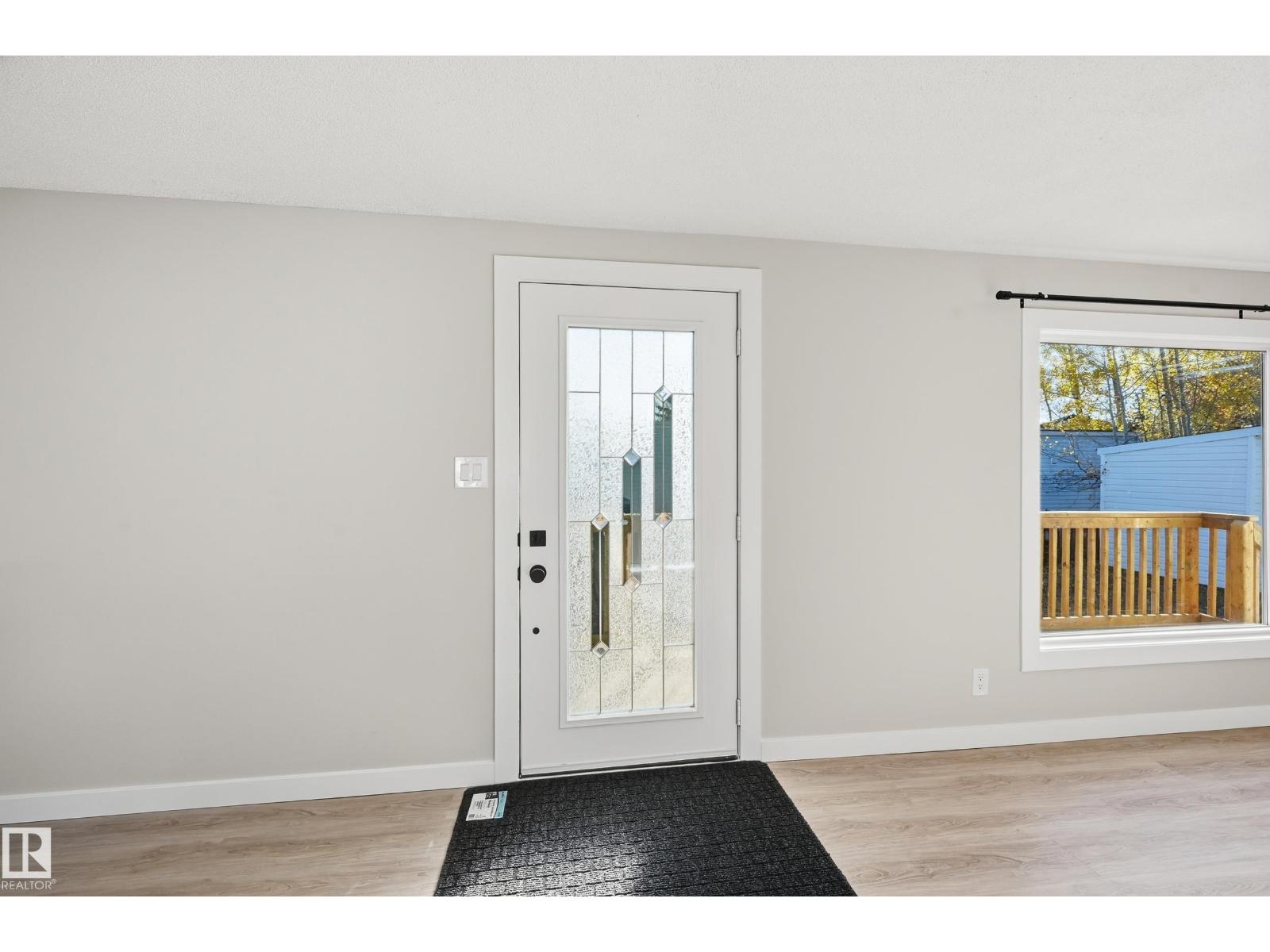 2 Cliff CR NW