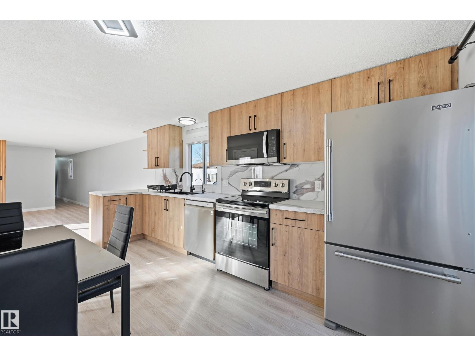 2 Cliff CR NW