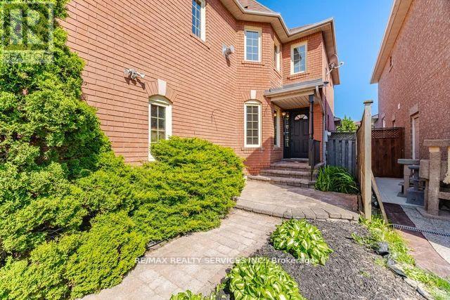 8 SAFARI COURT