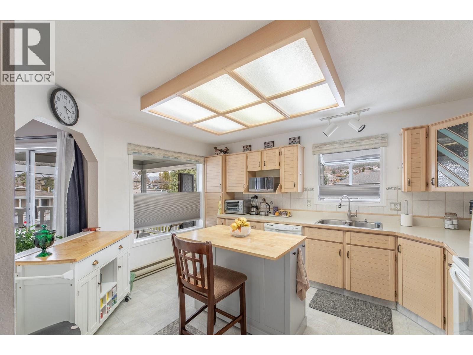 62 DAUPHIN Avenue Unit# 202