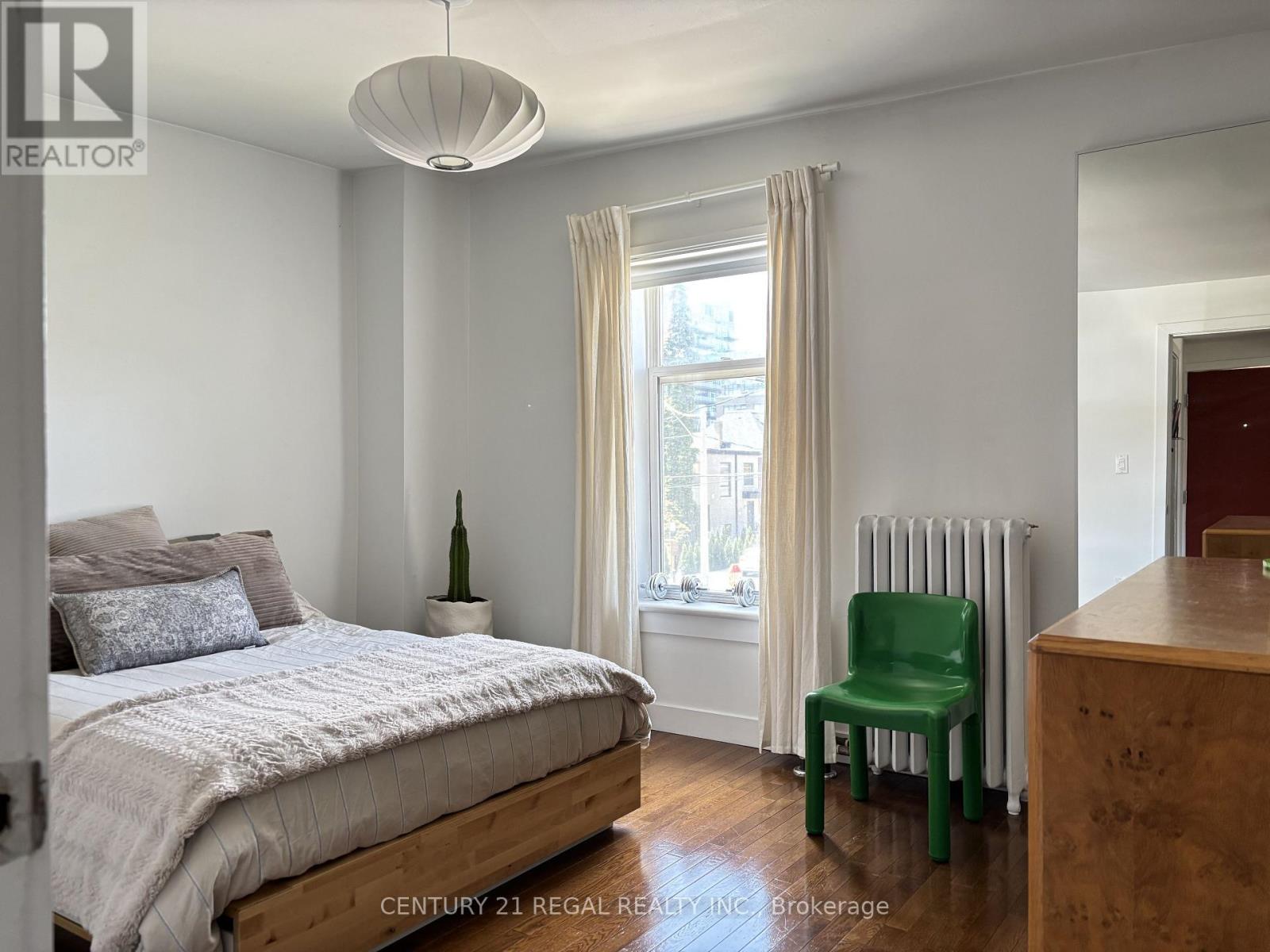 3 - 89 GLADSTONE AVENUE