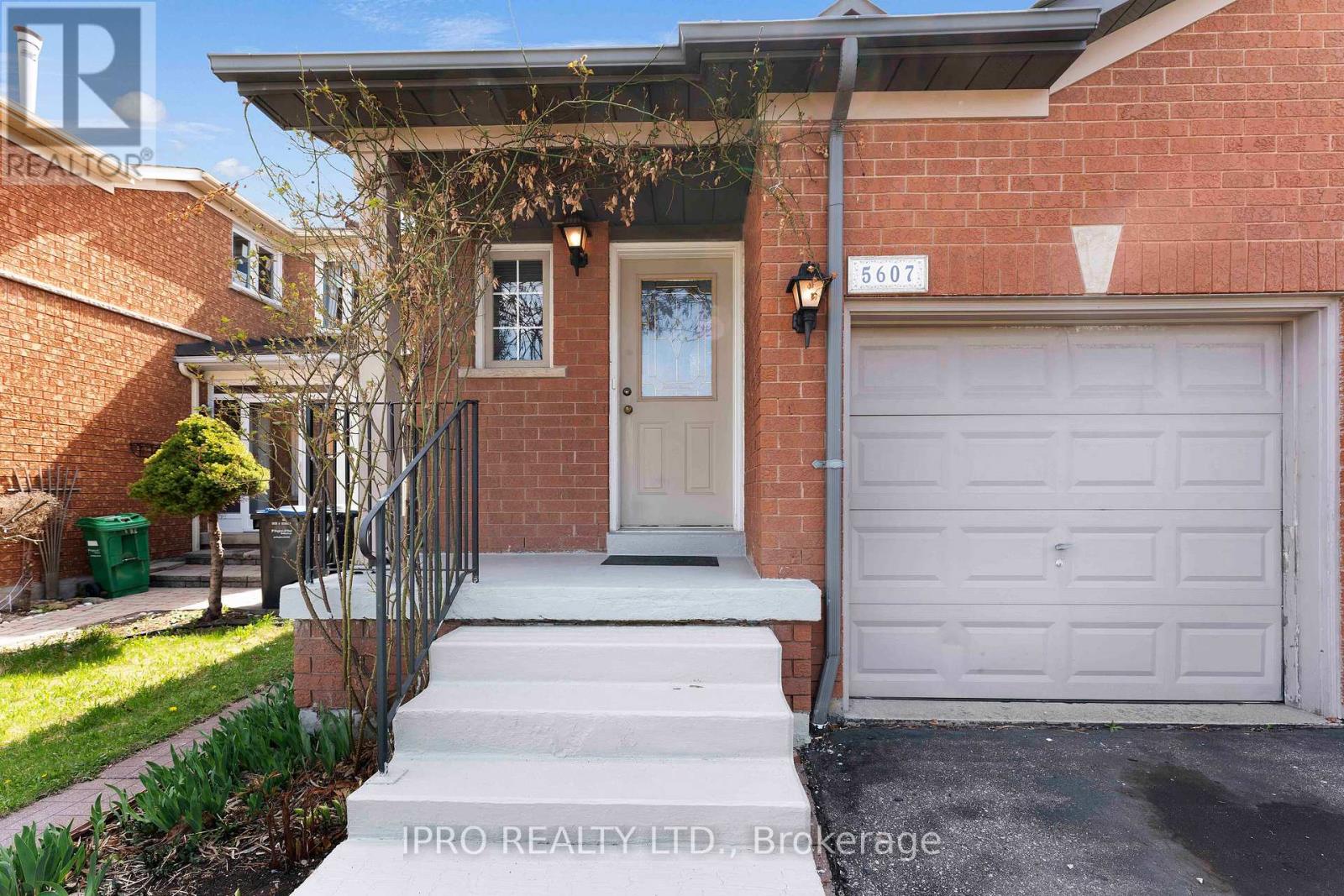 5607 PALMERSTON CRESCENT